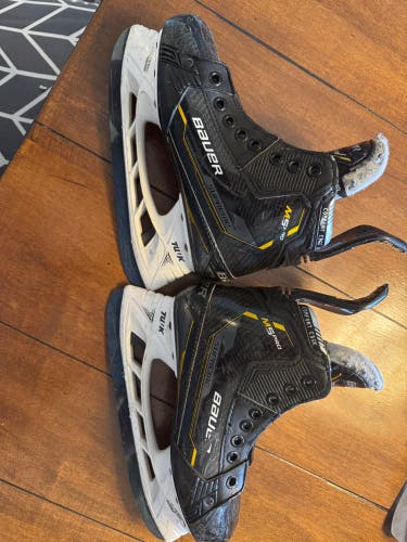 2022 Bauer Supreme M5 Pro Hockey Skates Wide Width Size 4 (Used)