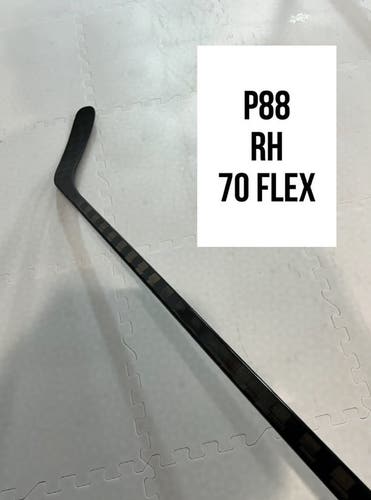 Senior(1x)Right P88 70 Flex ProBlackStock™ Unbranded Blackouts Pro Stock Nexus Hockey Sticks