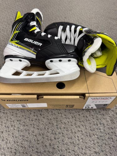 Bauer Vapor Fly40 Hockey Skates Regular Width 12.5 (New)