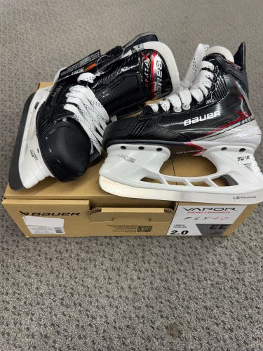 Bauer Vapor Fly40 Hockey Skates Extra Wide Width Size 2 (New)