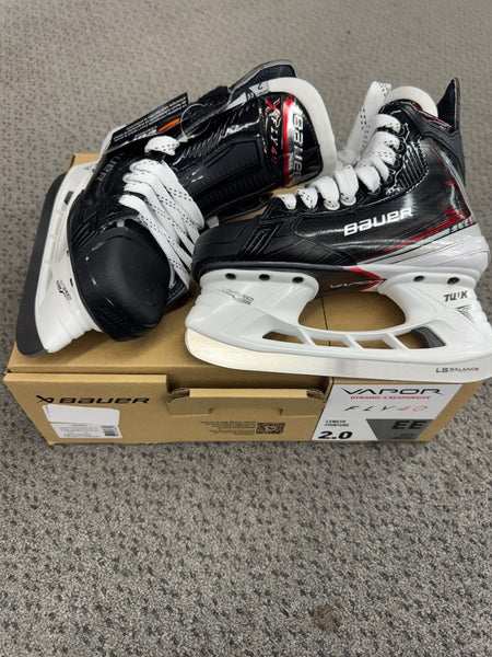 Bauer Vapor Fly40 Hockey Skates Extra Wide Width Size 2 (New)