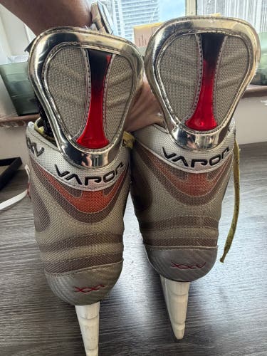 2007 Bauer Vapor XXV Hockey Skates Regular Width 7.5 (Used)