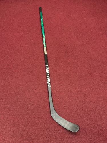 Senior Bauer Vapor Hyperlite Left Hand Hockey Stick P28 95 Flex Pro Stock (New) Item#VTJE