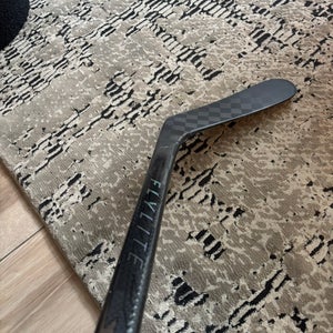 Senior Bauer Vapor Hyperlite 2 Right Handed Hockey Stick P92M 77 Flex (New)