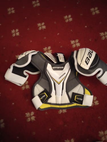 Men's Small Youth Bauer Shoulder Pads (New)