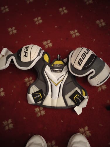 Men's Small Youth Bauer Supreme 170 Shoulder Pads (New)