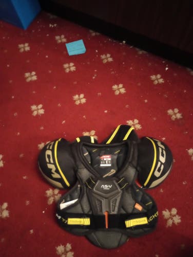 Small Youth CCM Tacks AS-V Pro Shoulder Pads (Used)