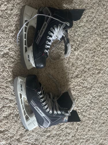 Black 2015 Bauer Vapor X300 Hockey Skates Regular Width 9.5 (Used)