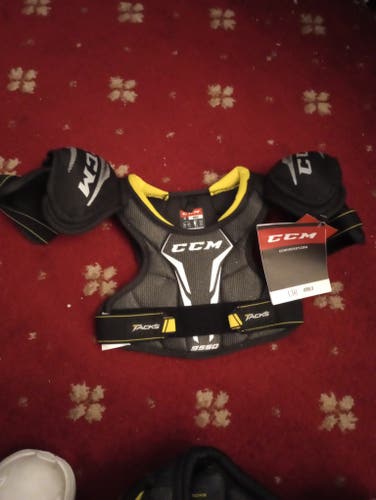 Small Youth CCM Tacks 9550 Shoulder Pads (New)