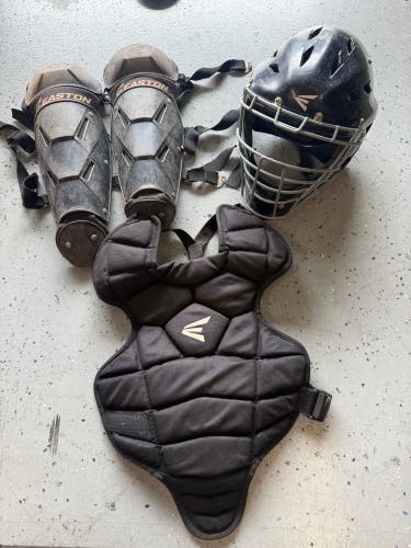 Youth Ages 6-8 Black Easton Catcher's Set (Used)