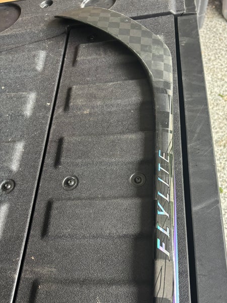 Senior Bauer Vapor Flylite Right Handed Hockey Stick P28 70 Flex (New)