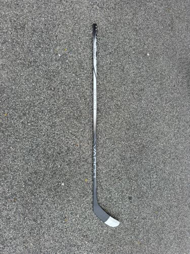 Custom Silver Senior Bauer Vapor Hyperlite 2 Right Handed Hockey Stick P28M 102 Flex Pro Stock (New)
