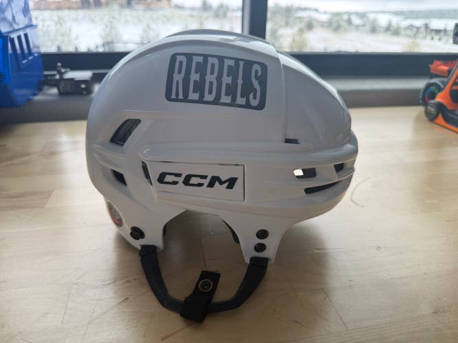 Medium CCM Tacks 910 Helmet (like new)