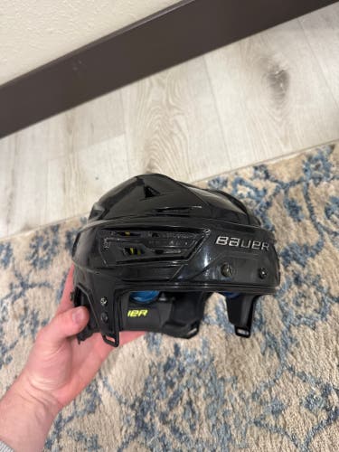 Medium Bauer Re-Akt 150 Helmet (Used)