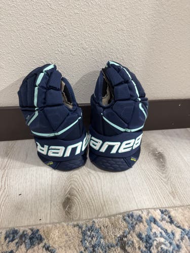 Bauer Vapor Hyperlite Gloves 14" (Used)