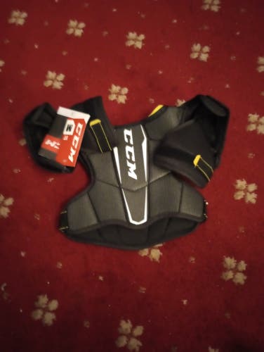 Medium Youth CCM Tacks 9550 Shoulder Pads (New)