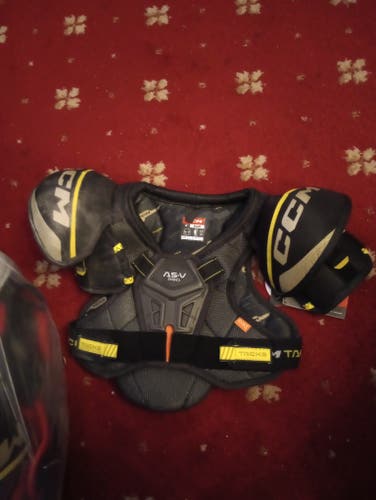 Medium Youth CCM Tacks AS-V Pro Shoulder Pads (New)