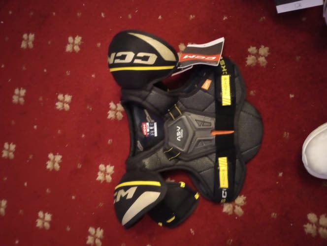 Medium Youth CCM Tacks AS-V Pro Shoulder Pads (New)