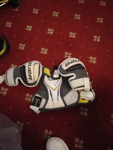 Medium Youth Bauer Supreme S170 Shoulder Pads (New)
