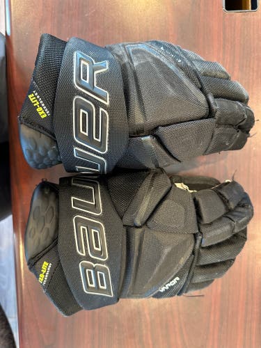 Bauer Vapor Hyperlite Gloves 13" (Used)