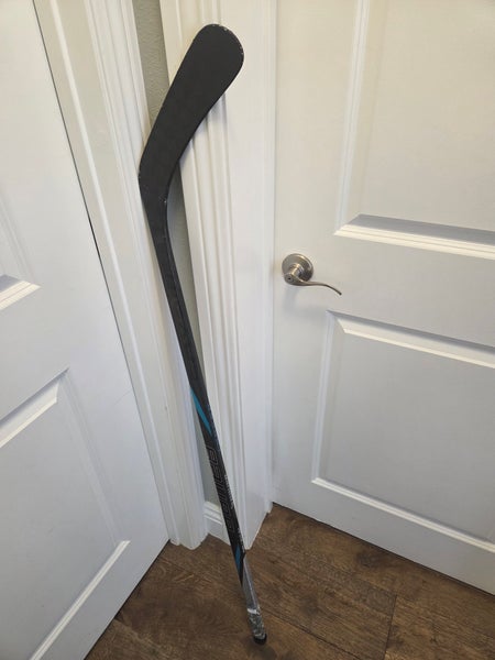 Junior Bauer Nexus Tracer Right Handed Hockey Stick P92 30 Flex (Used)