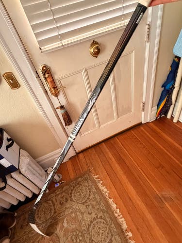Senior Bauer Twitch Right Handed Hockey Stick P92 77 Flex (Used)