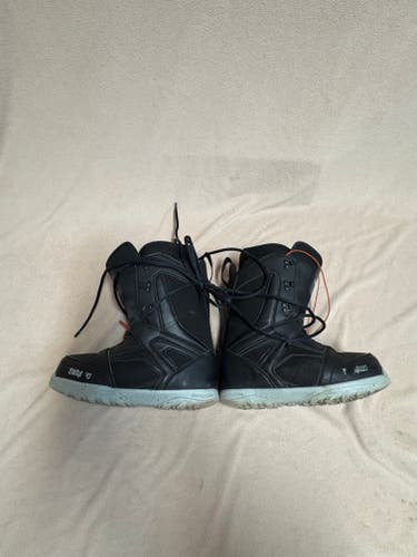 Men's Size M 8.5 (W 9.5) Thirty Two prion Snowboard Boots (Used)