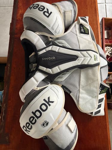Men's Medium Senior Reebok 20K Shoulder Pads Pro Stock (Used)