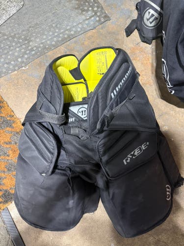 Intermediate Medium/Large Warrior Ritual X3 E+ Hockey Goalie Pants (Used)