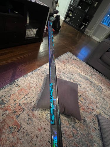 Junior Bauer Twitch Right Handed Hockey Stick P28 40 Flex (Used)