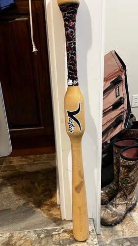 Victus Bat 33" (Used)
