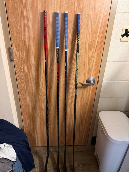 Senior Bauer Right Handed Hockey Stick 77 Flex (Used)