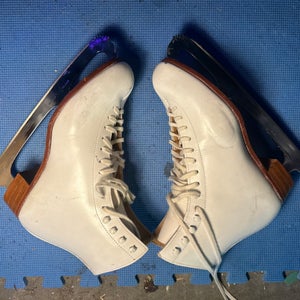 Riedell 320 Womens Figure Skates