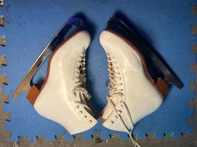 Riedell 320 Womens Figure Skates