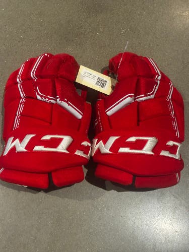 Red Senior CCM HGQL Gloves 14" (Used)