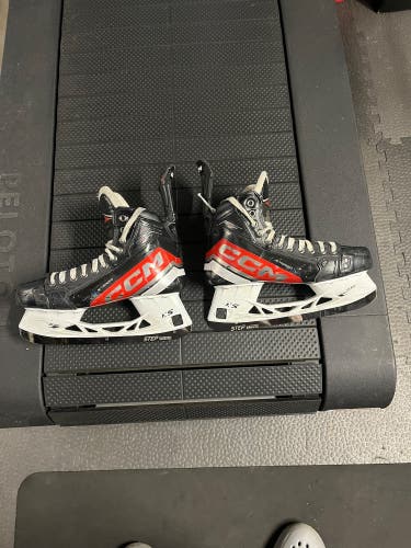 Black 2025 CCM JetSpeed FT8 Pro Hockey Skates Regular Width 9.5 (Used)