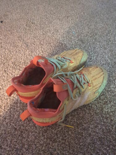 Yellow Men's Size M 9.0 (W 10.0) Adult Adidas Low Top Metal (Used)