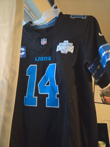 St brown Detroit lions football shirt