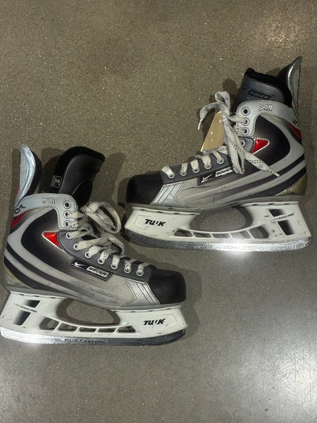 Senior Bauer Vapor XII Hockey Skates Extra Wide Width 9 (Used)