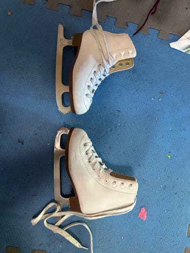 DBX Classic Figure Skates 10 Kids
