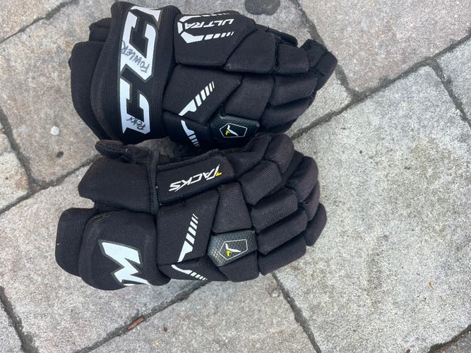 CCM Tacks 200 Gloves 9" (Used)