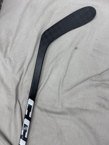 Senior CCM JetSpeed Team Right Handed Hockey Stick P28 75 Flex (New)