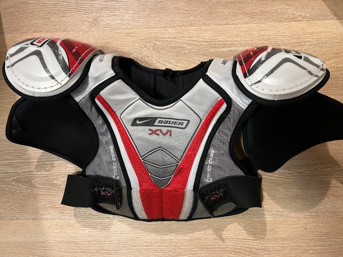 Medium Senior Bauer Vapor Shoulder Pads (Used)