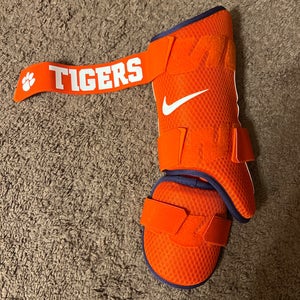 Nike Diamond Elite Team Issue PE Clemson Tigers Baseball Batter Right Leg Guard
