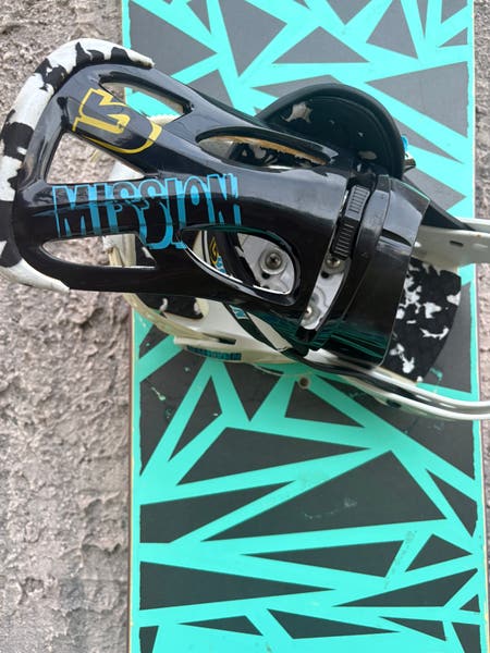 Burton Dom 150cm Snowboard With Burton Mission Bindings (Lightly