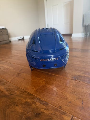 Small Bauer Re-Akt 155 Helmet (Used)
