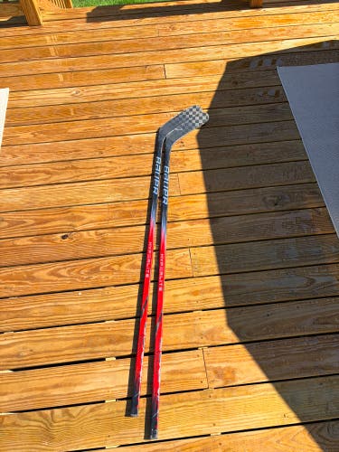 Intermediate Bauer Vapor Hyperlite 2 Right Handed Hockey Stick P92M 65 Flex Pro Stock (Used)