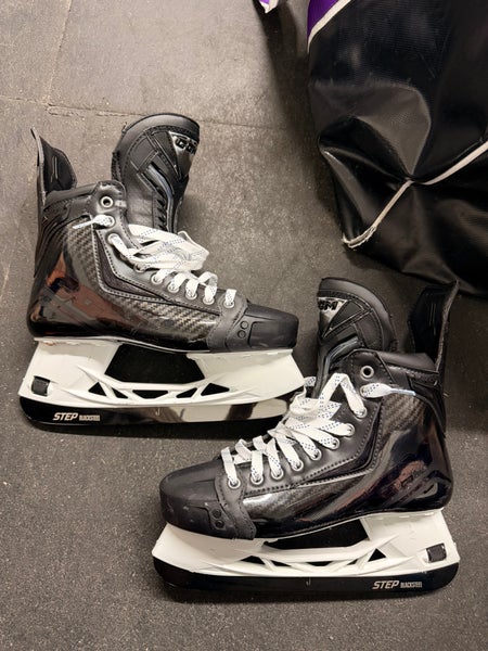 Black 2025 CCM JetSpeed FT8 Pro Hockey Skates Regular Width Pro Stock 8 (Used)