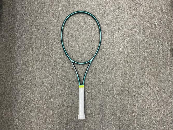 Wilson K-Blade 98  16/19 - Pro Stock Racket - Grip Size 4 3/8. Blade V9 Paint