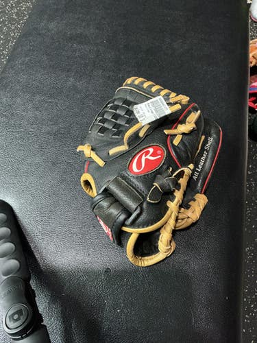 Rawlings (Used) Black Right Hand Throw 10" Baseball Glove
